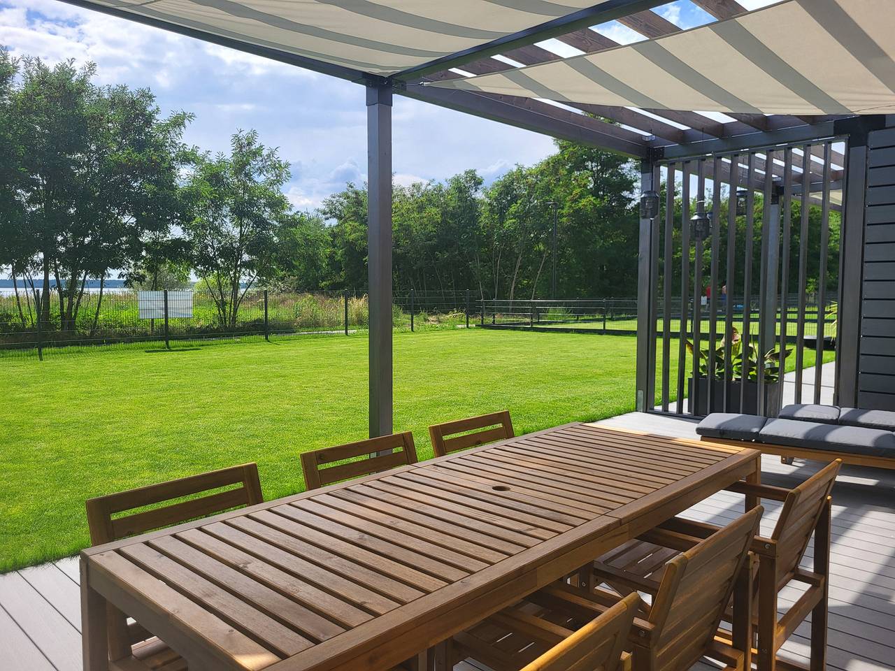 Ferienhaus 'Schlossterrassen 8a' mit Seeblick, privater Terrasse und Wlan in Pouch, Muldestausee