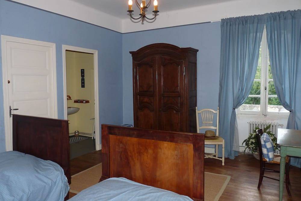 Appartement entier, Gite dans demeure ancienne dans domaine viticole. in Banne, Parc national des Cévennes