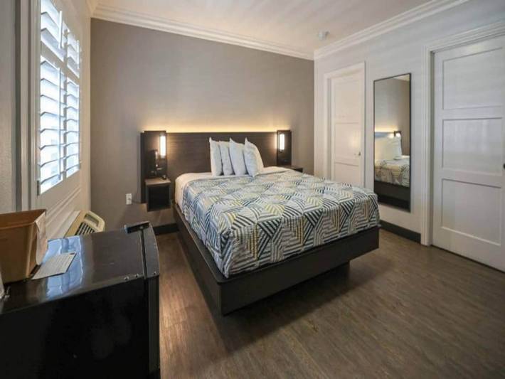 Apartamento entero, 1 cama tamaño queen | No fumadores, microondas in Tustin, Condado de Orange
