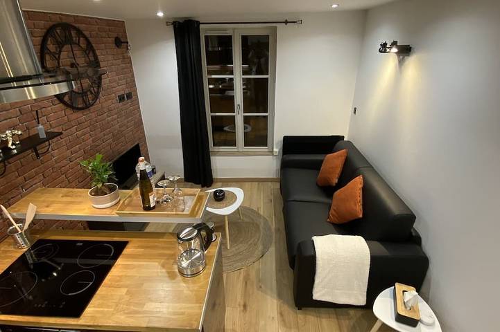Apartamento entero, Escale Studio 21m² Aéroport Cdg Parc Expo/astérix in Gonesse, Valle del Oise