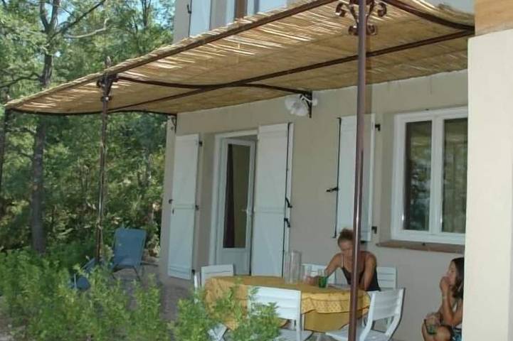 Gîte pour 4 personnes, avec jardin dans Lac de Sainte-Croix