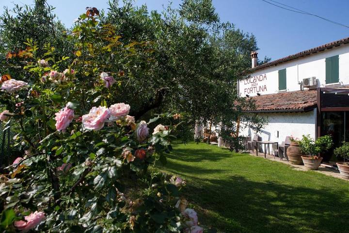 Location de vacances pour 2 personnes, avec Jardin ainsi que Bassin pour enfant et Piscine à Faenza