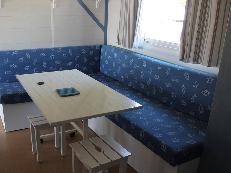 Camping Le Plan d'eau St Charles - Mobilhome 4 personnes - Mh2 20 m² pas de terrasse (lits: 1 gd + 2 pts côte à côte) in Damiatte, Région de Castres
