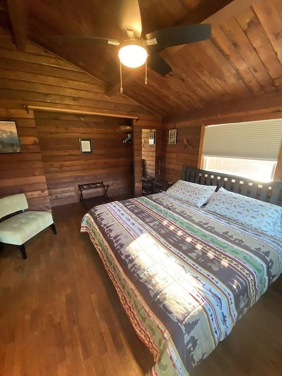 Gemütliche Hütte auf dem Sol Duc River Sleeps Four. Voll ausgestattete Küche und Bettwäsche. in Clallam County