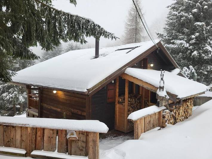 Gîte pour 5 personnes, avec Balcon et Jacuzzi ainsi que Terrasse et Jardin à Lullin