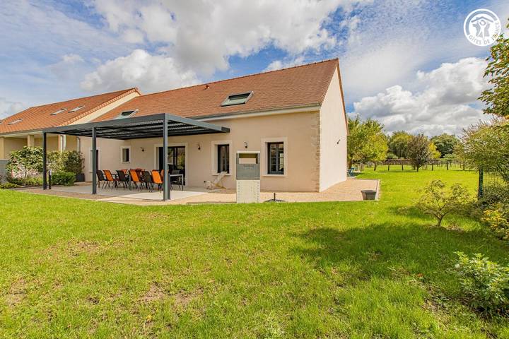 Gîte pour 13 personnes, avec Terrasse ainsi que Jacuzzi et Jardin