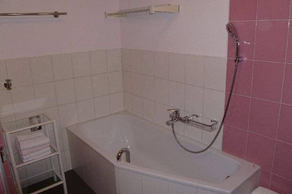 Ganze Wohnung, Gemütliche Ferienwohnung (ca. 55qm) mit geräumigem Bad und eigener Terrasse in Bezirk Zwettl