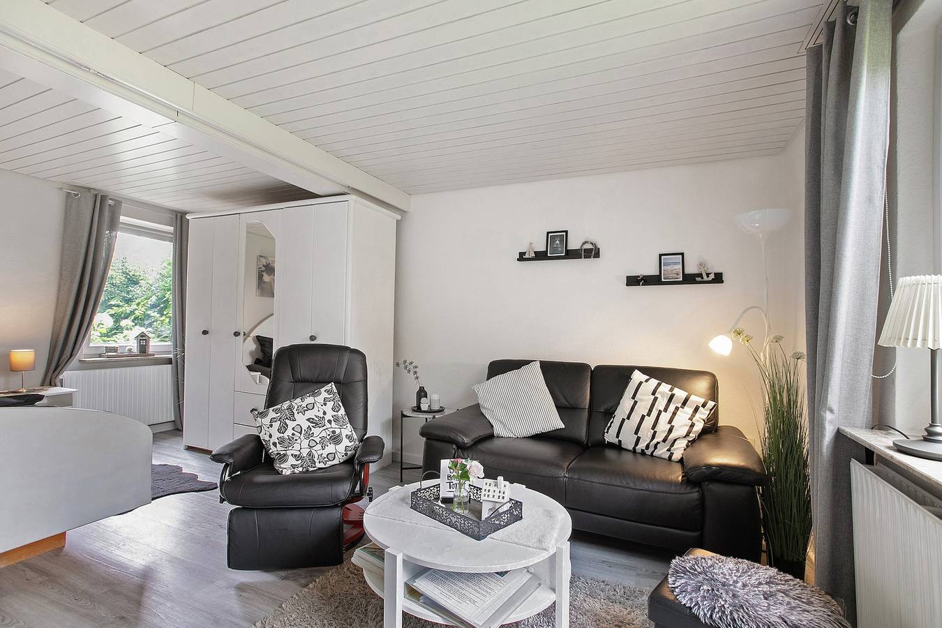 Ganze Wohnung, 'Nordsee-Ferienwohnung Halligland' mit eigener Terrasse, Gartenblick, Wlan und Wallbox in Bredstedt, Nordseeküste