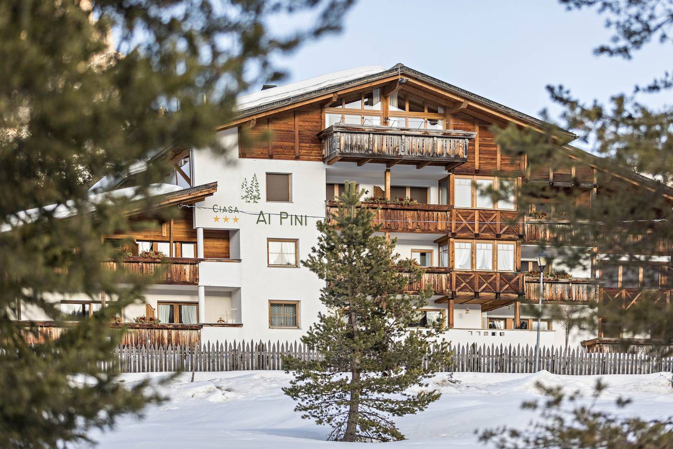 Ganze Wohnung, Einzimmerapartment "Ciasa ai Pini 210" in der Nähe von Skiliften mit Bergblick & Sauna in San Cassiano, Abtei