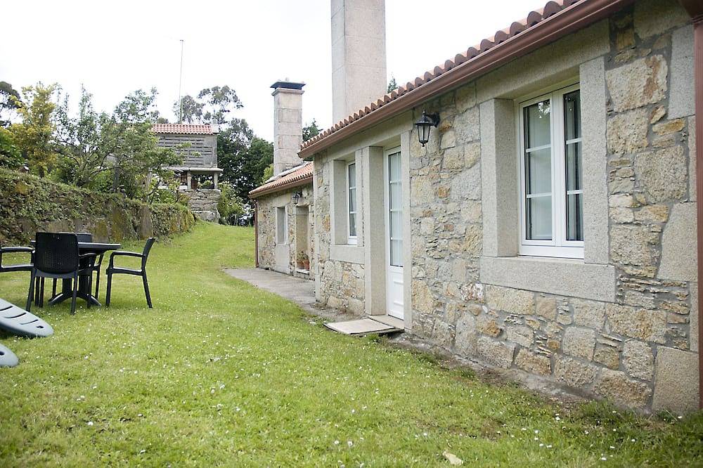 Beach House of Balares in Ponteceso, Costa da Morte