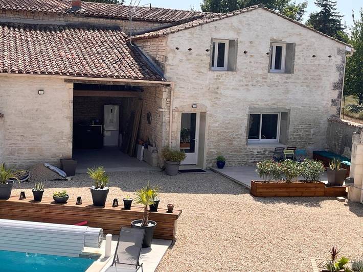 Location de vacances pour 4 personnes, avec piscine et terrasse à Marsac