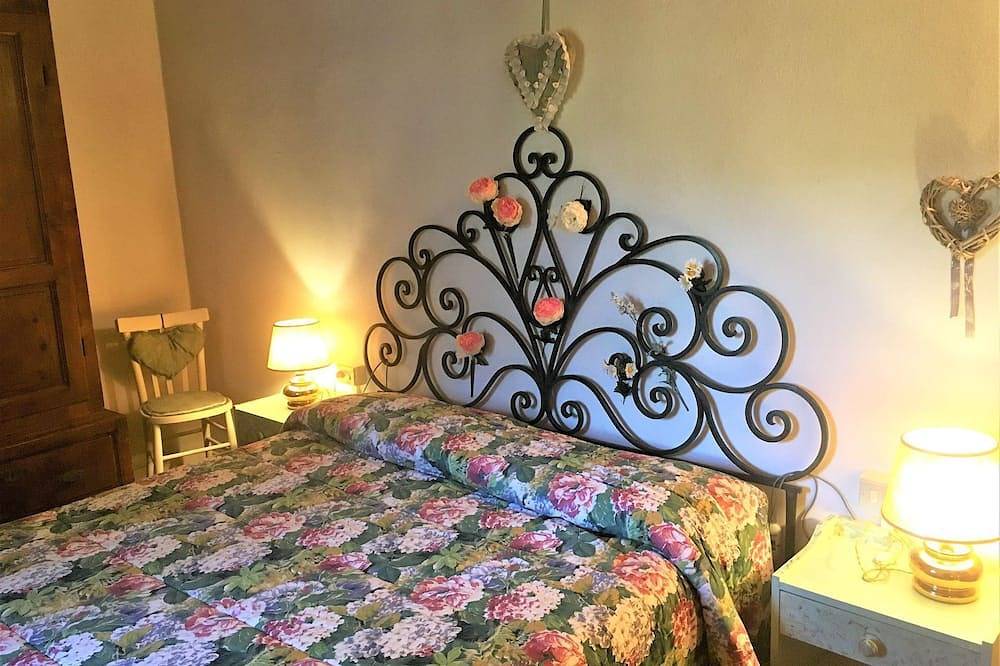 Herrliche Wohnung mit Pool,  W-Lan, Tv, Innenhof und Haustiere erlaubt, bei San Gimignano in Gambassi Terme, Chianti