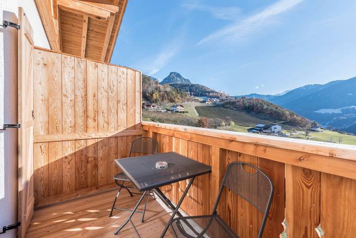 Hel lejlighed, Apartment "Guntschöllerhof Rotwand" with Mountain View, Wi-Fi, Balcony & Garden in Aica di Sopra, Völs am Schlern