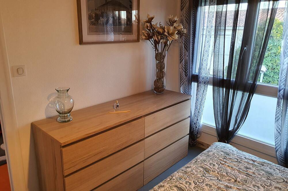 Entire apartment, Cosy, air-conditioned apartment near the Casteljaloux Spa 5min from Centerparcs in Casteljaloux, Nérac region
