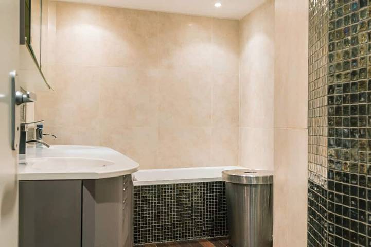 Location de vacances pour 8 personnes, avec jardin et jacuzzi, animaux acceptés dans La Ceze La Roque Sur Ceze - 3