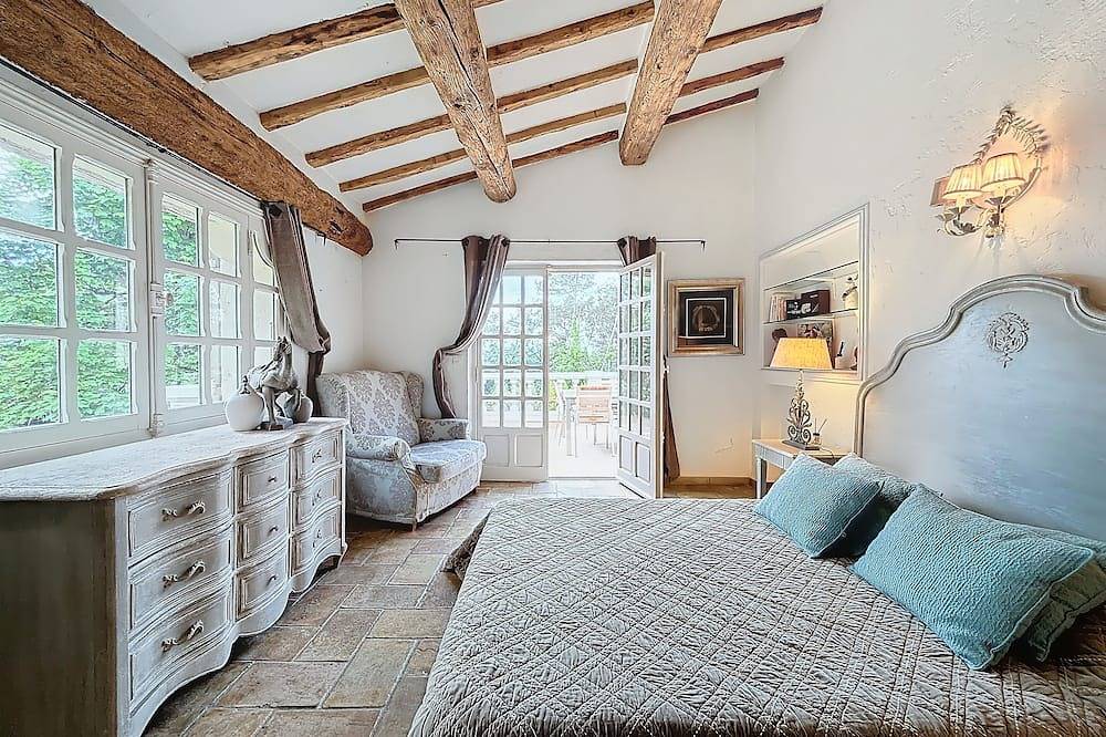 Villa de Luxe au Style Provençal, Piscine, vue Dominante sur la Nature in Roquefort-les-Pins, Mittelmeerküste (Frankreich)