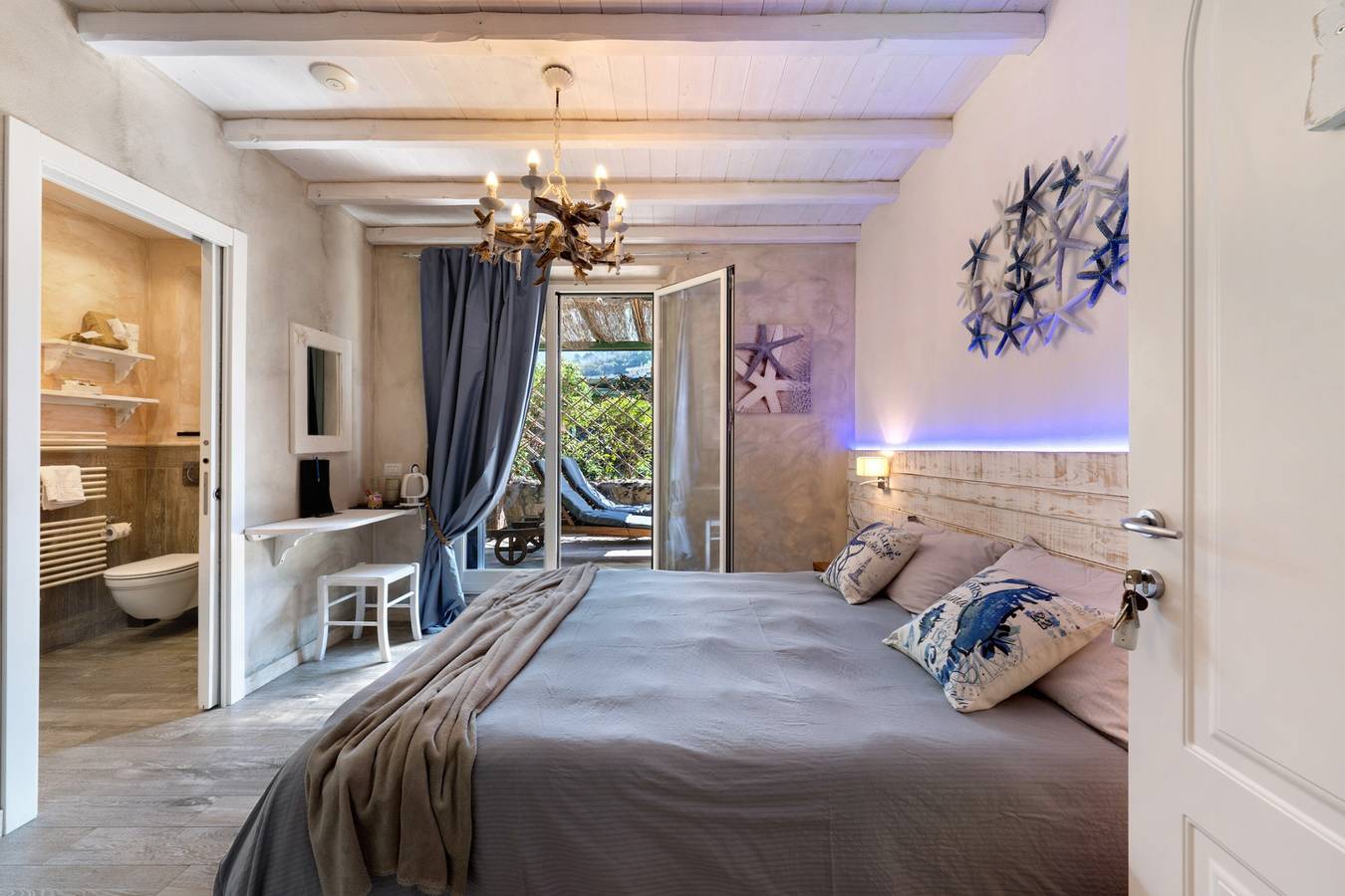 Habitación 'Stella Marina' con terraza privada, Wi-Fi y aire acondicionado in Spiaggia Libera Attrezzata Il Volto, Moneglia