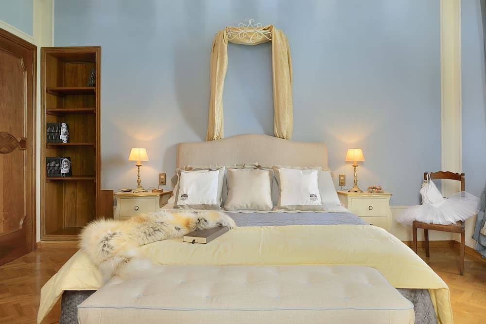 Villa surrounded by greenery with swimming pool, a few kilometers from the center in Pistoia, Pistoia Province