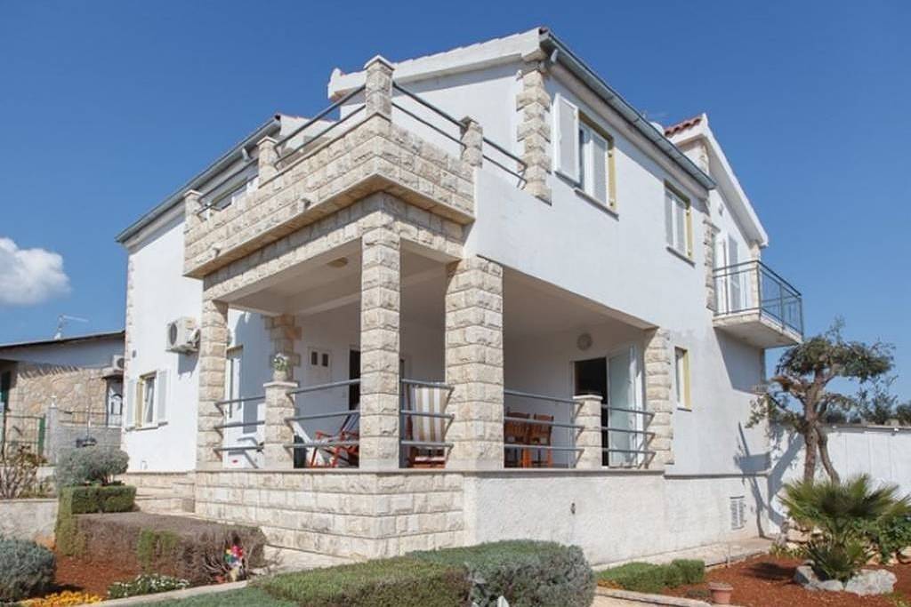 Ganze Wohnung, 1-Zimmer-Ferienwohnung mit Balkon und Meerblick Rogac, Solta A-21346-b in Rogac, Solta