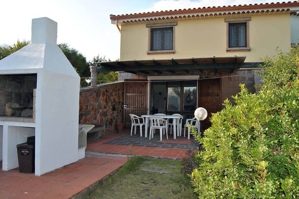 Entire apartment, Apartment with large veranda, San Antioco, 1000 meters from Cala Sapone in Mercuri, Sant'Antioco