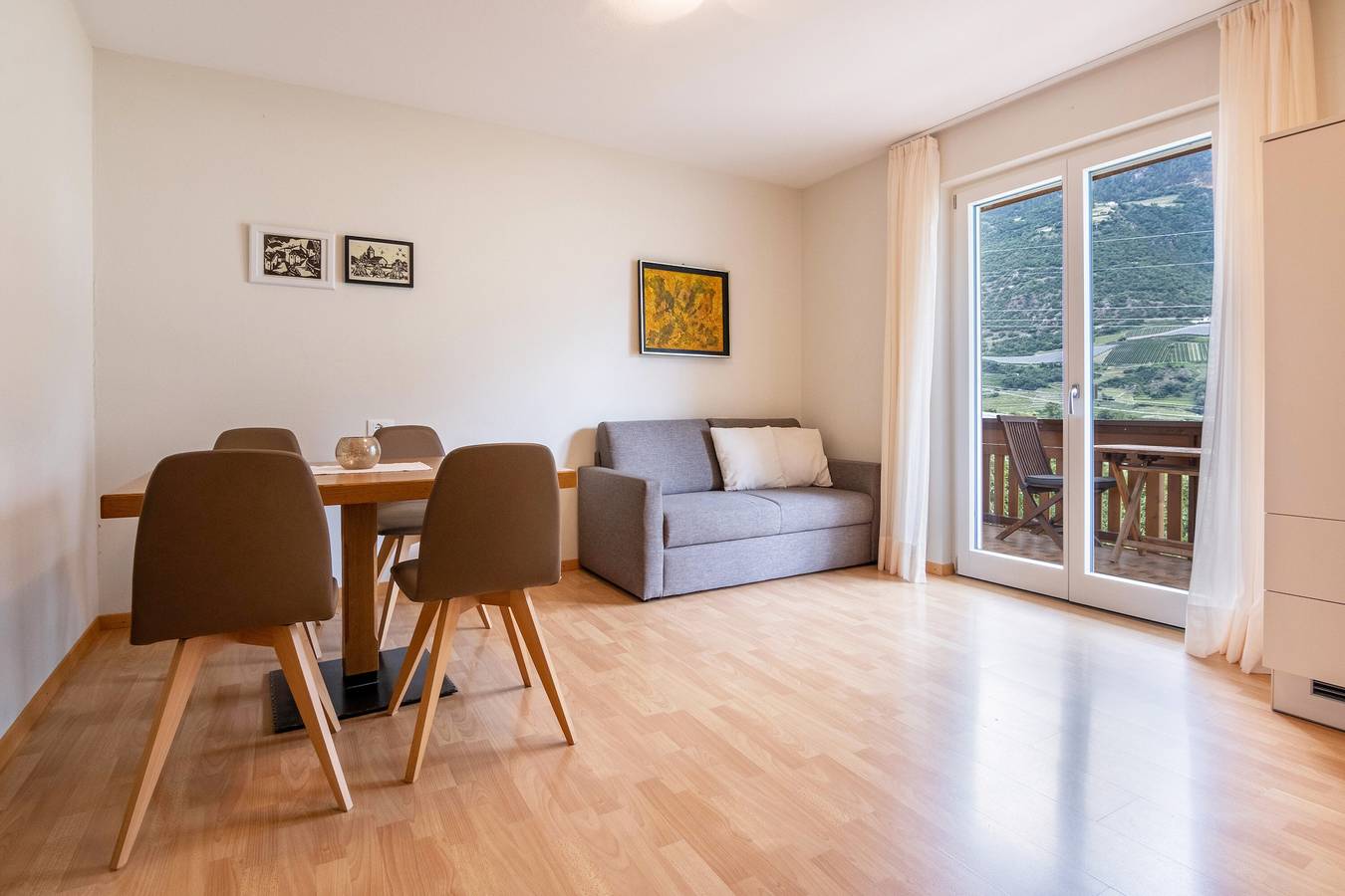 Ganze Wohnung, Ferienwohnung 'Schlossblick' mit Bergblick, Gemeinschaftsgarten und Wlan in Latschinig, Kastelbell-Tschars