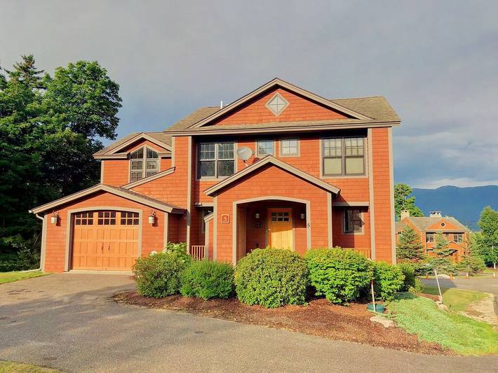 Vacation house for 12 people, with terrace and hot tub, with pets in New Hampshire