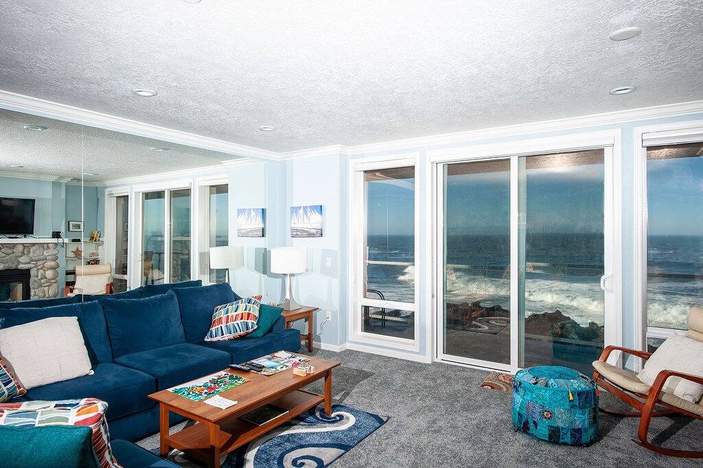Ganze Wohnung, * Promo!* Zweiter Stock Oceanfront Condo mit Pool, Whirlpool, Wifi und vieles mehr! in Depoe Bay, Lincoln County (OR)
