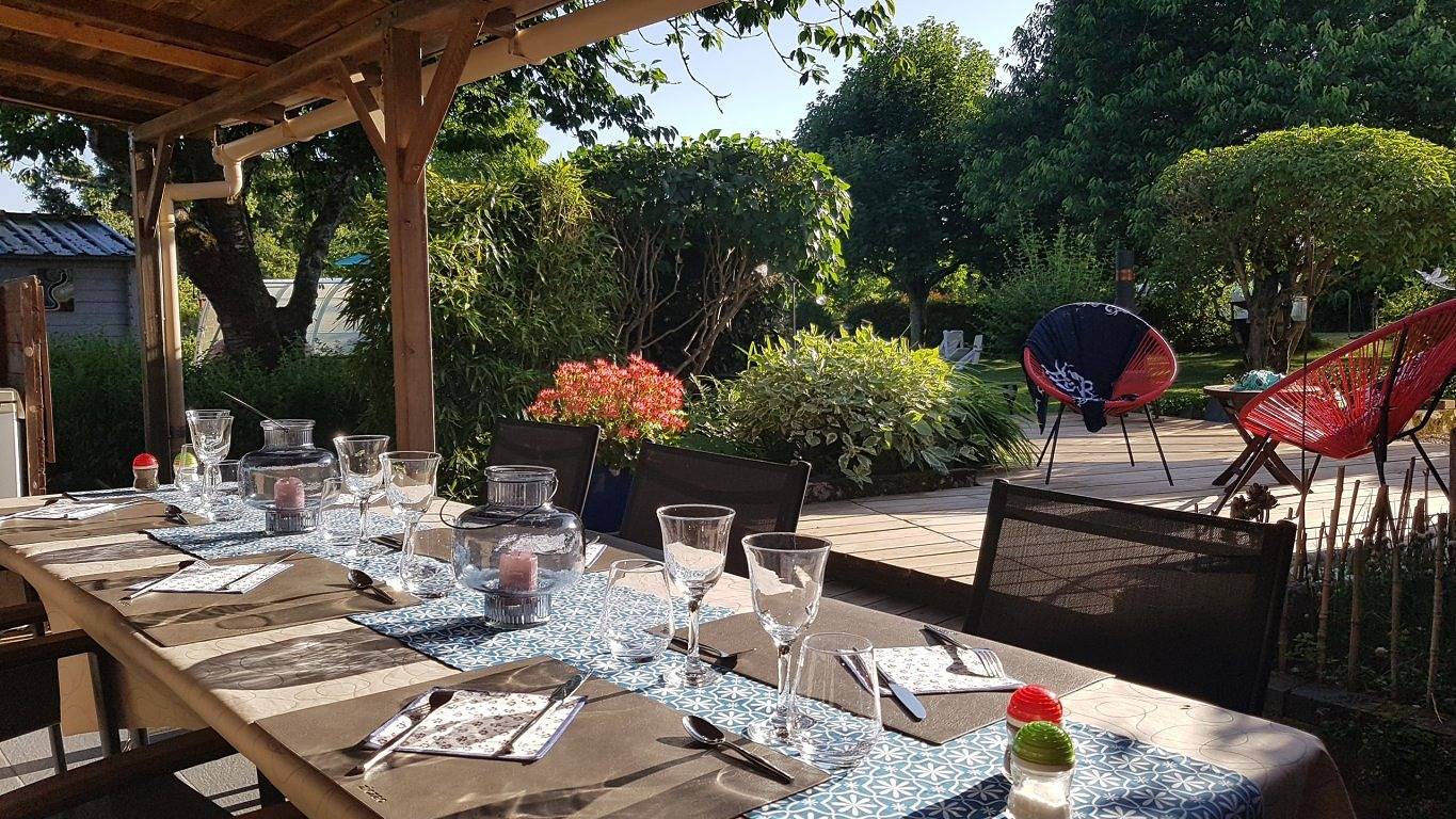 Chambres d'hôtes naturistes Les Saulaies - Chambre rouge in La Pouëze, Erdre-en-Anjou