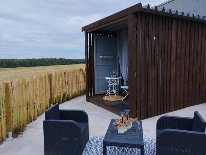 Location de vacances pour 2 personnes, avec Balcon et Terrasse ainsi que Jardin et Vue à Froidchapelle