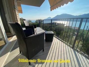 Ferienwohnung für 3 Personen, mit Garten und Ausblick sowie Seeblick in Brenzone