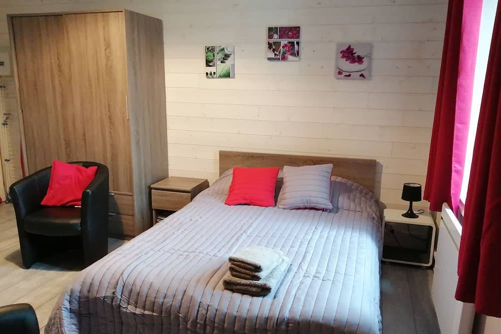 Apartamento entero, Coqué Studio Meublé Jolie Vue, au Calme, 300m des Thermes in Vittel, Neufchâteau