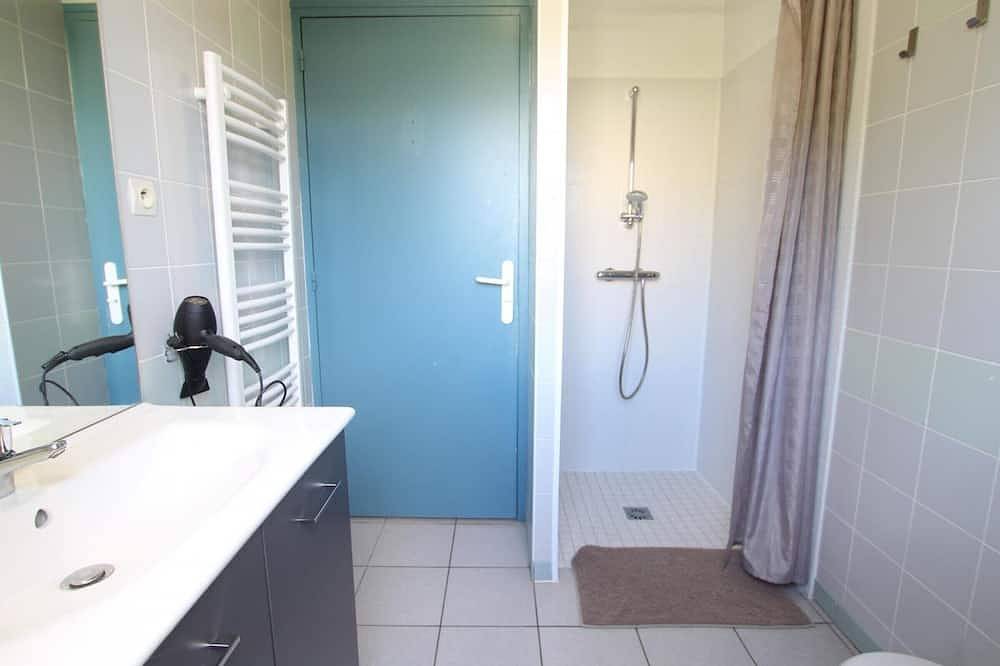 Casa adosada cerca de la playa, ideal para surfistas, con jardín y acceso a internet in Siouville-Hague, Côte de la Déroute