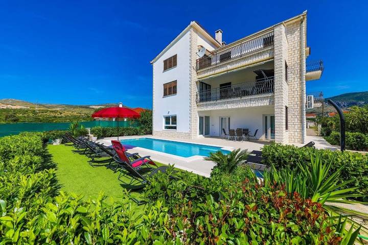 Villa für 10 Personen, mit Pool und Garten in Trogir