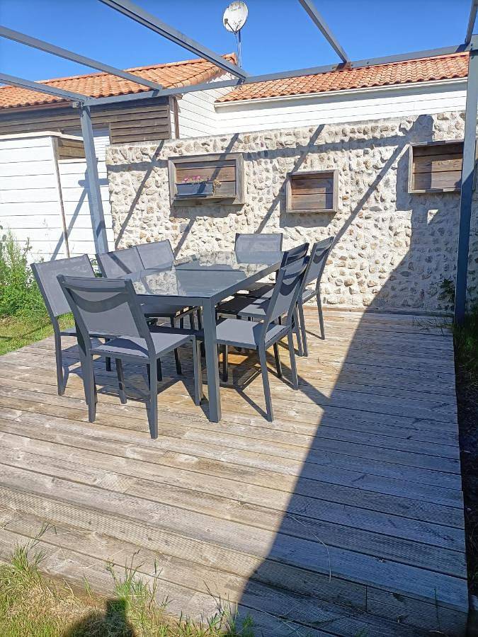 Location de vacances pour 10 personnes, avec Terrasse et Jardin à Saint-Étienne-du-Bois