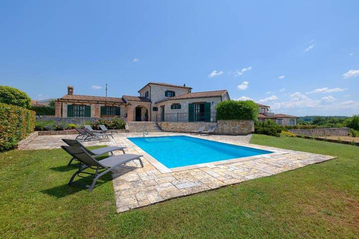 Villa pour 8 personnes, avec piscine ainsi que jardin et vue à Barat