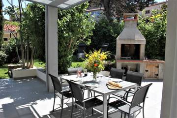 Gîte pour 4 personnes, avec jardin à Llauro