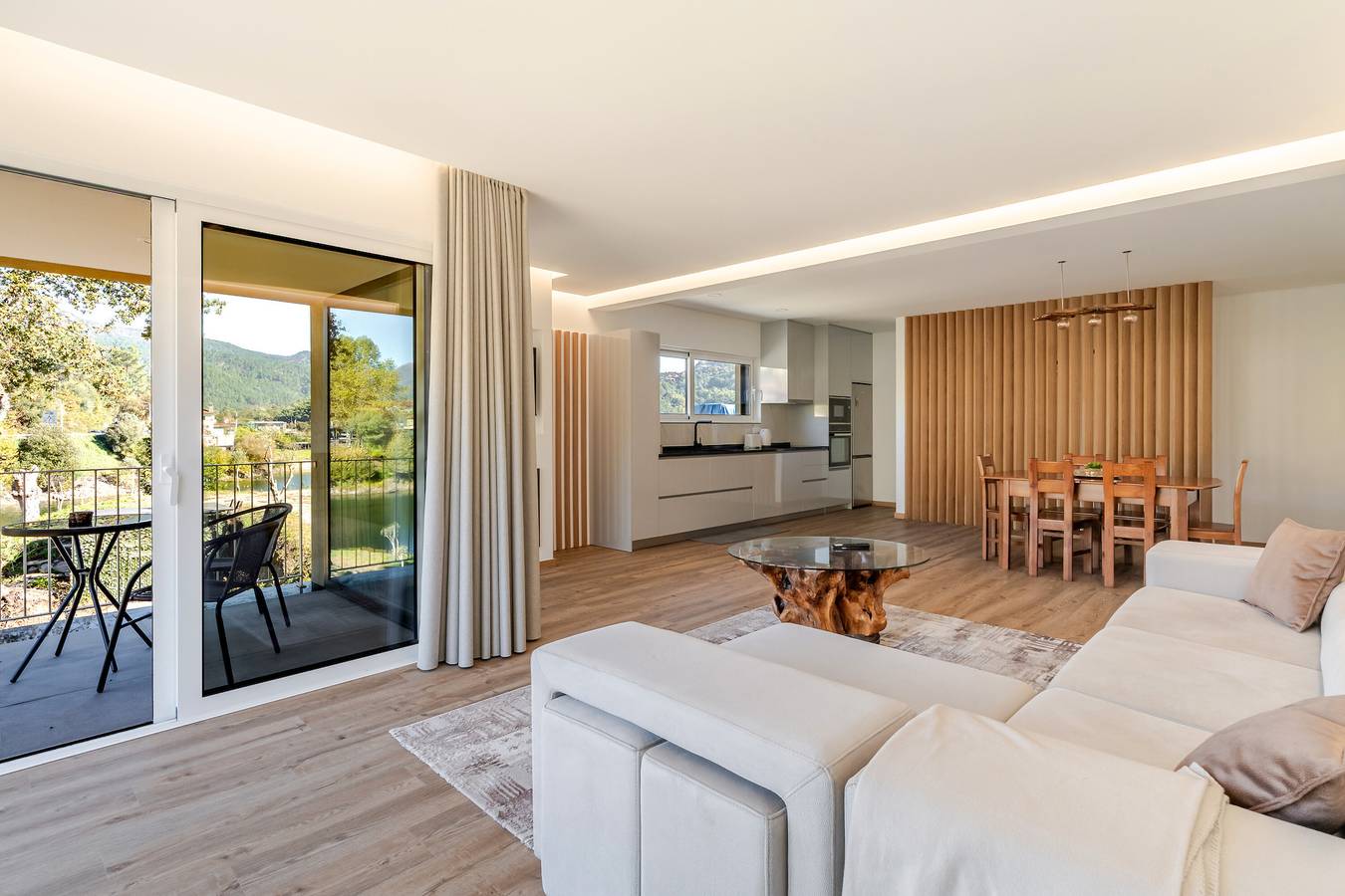 Casa de Férias 'Serração T2' com Vista para o Lago, Wi-Fi e Ar Condicionado in Rio Caldo, Distrito de Braga
