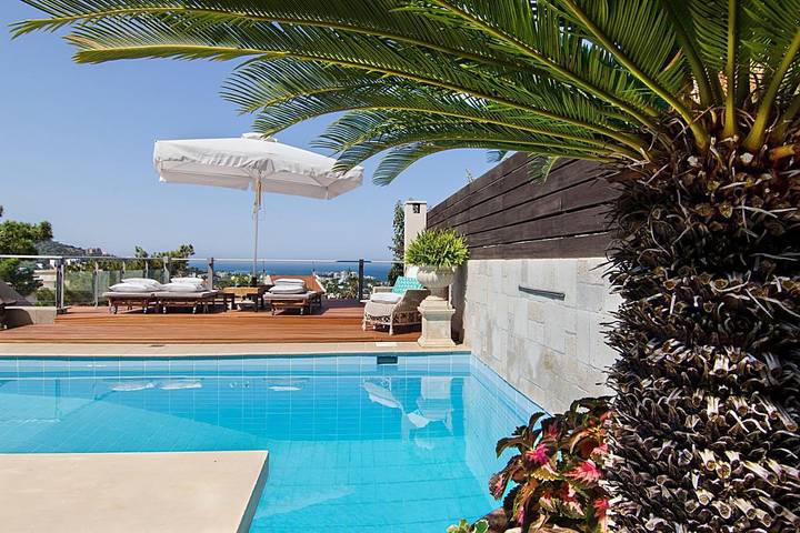 Location de vacances pour 5 personnes, avec Terrasse et Jardin ainsi que Piscine et Vue dans Saronida - 2