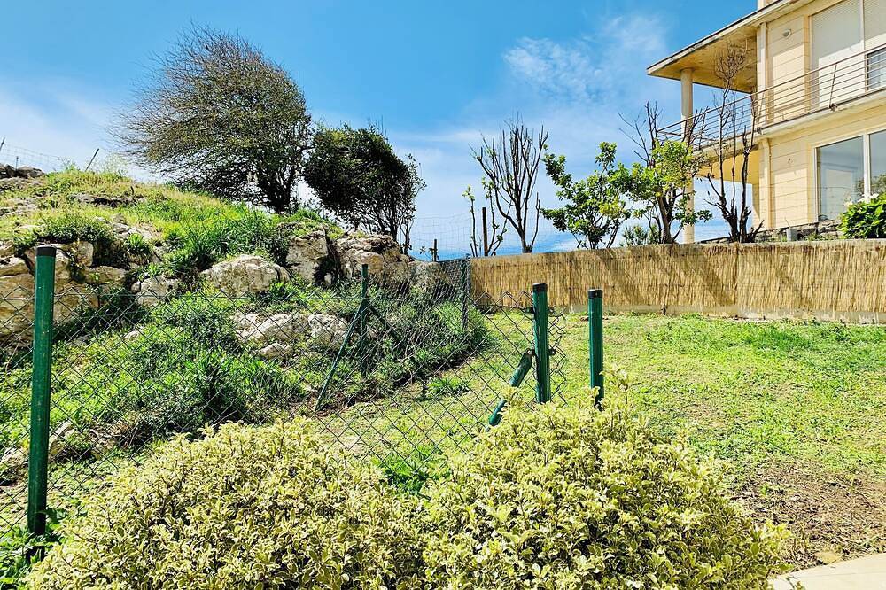 Apartamento entero, Casa Branca Cantabria: Amplio bajo con jardín a 500m de la playa | Wifi/Garaje in Miengo, Costa de Cantabria