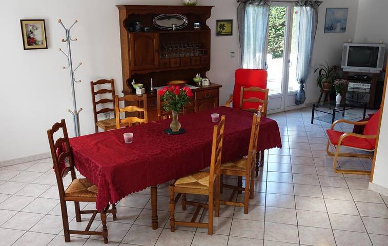 Gîte pour 7 personnes, avec terrasse et jardin, animaux acceptés à Les Moitiers-d'Allonne - 3