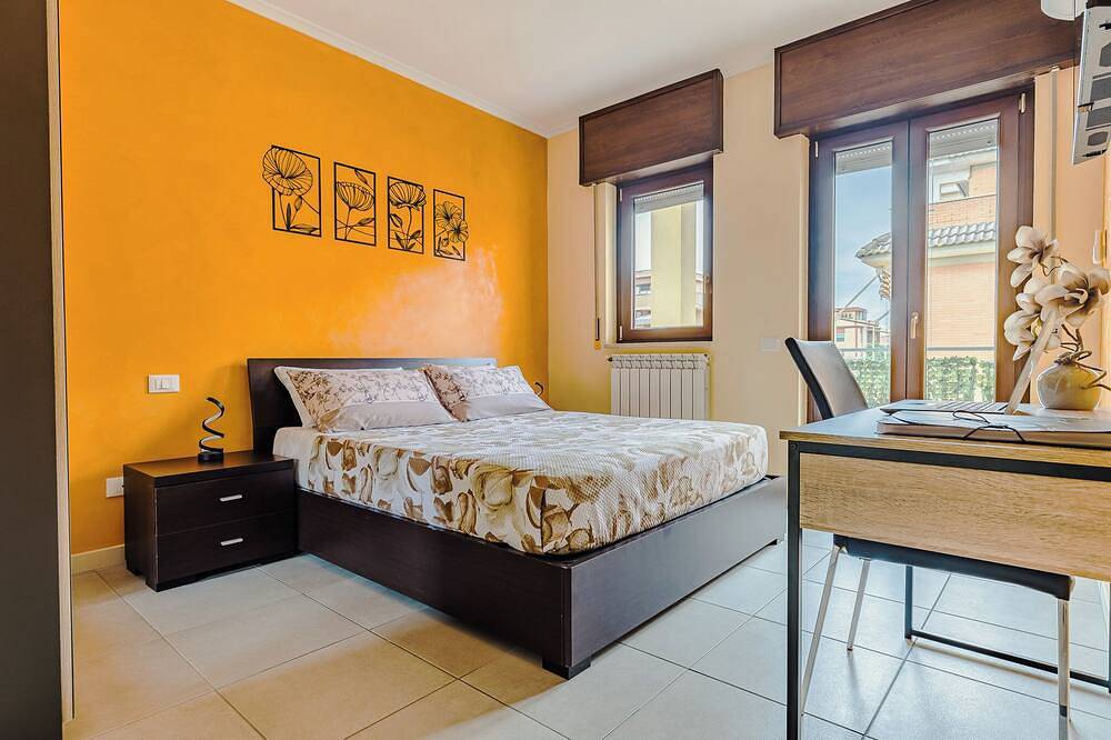 Ganze Wohnung, Complete and fully equipped, lively and colorful apartment in the center of the city. in Fiumicino, Rom Provinz