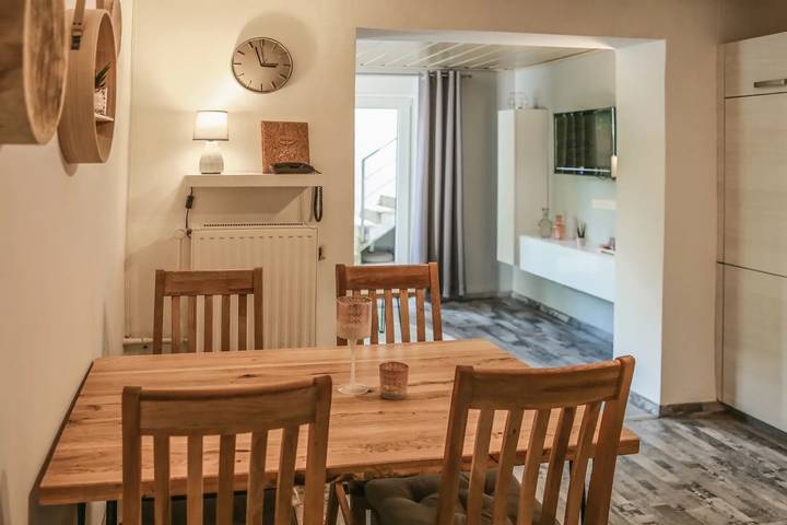 Ganze Wohnung, Ferienwohnung 'Fewo Malerstübchen' mit Privatterrasse und Wlan in Willingen, die Mittelgebirge