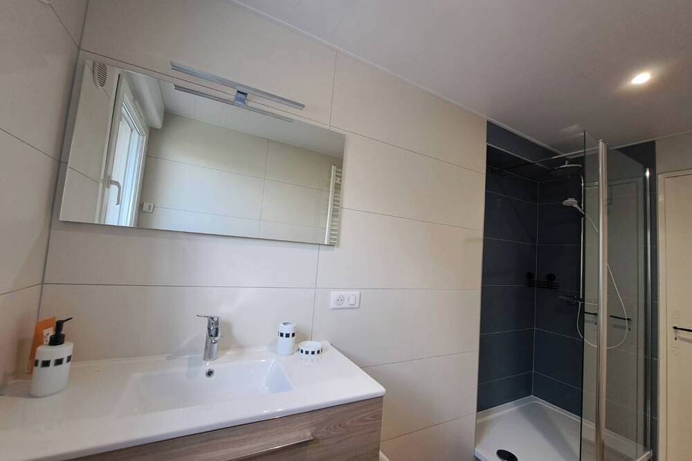 Appartement entier, Loue Gite Dans Un Endroit Calme Et Tranquille Au Milieu Des Champs Pour 5 A 7 P in Damprichard, Jura Francais
