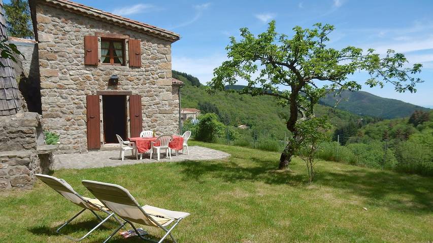 Gîte pour 6 personnes, avec terrasse et jardin à Saint-Julien-du-Gua