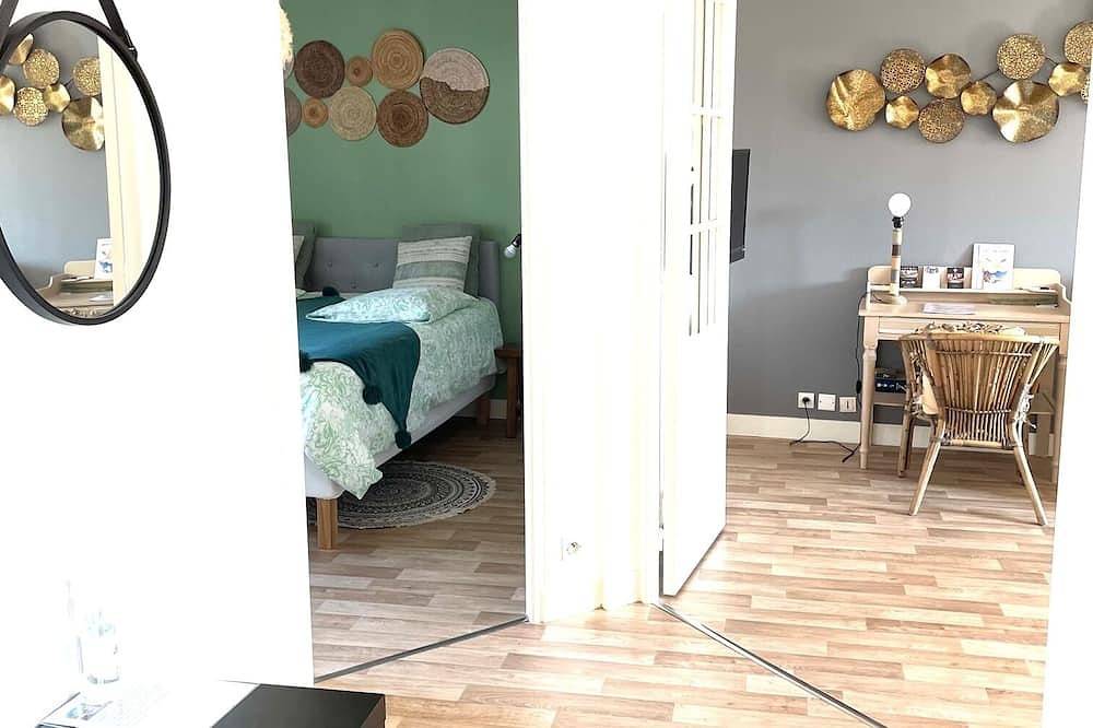 Entire apartment, Apartment with terrace in Chartres, Chartres region