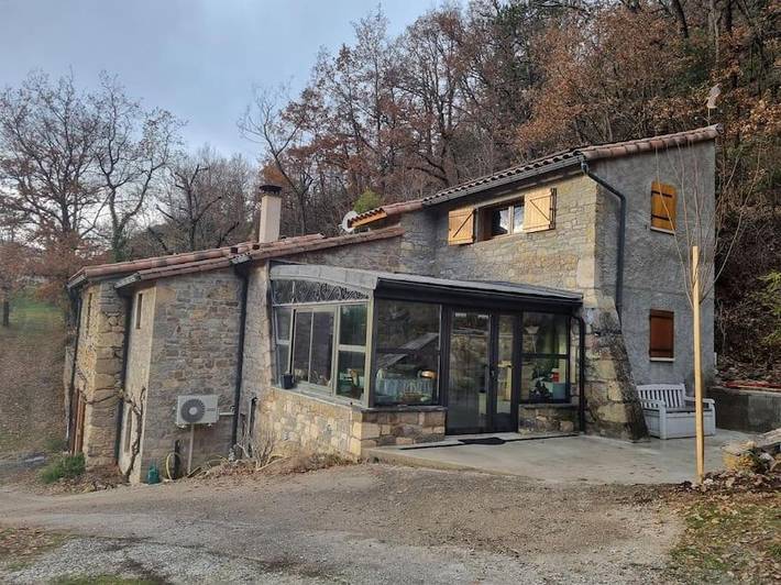 Location de vacances pour 9 personnes, avec Jacuzzi et Terrasse ainsi que Jardin et Vue à Rivière-sur-Tarn