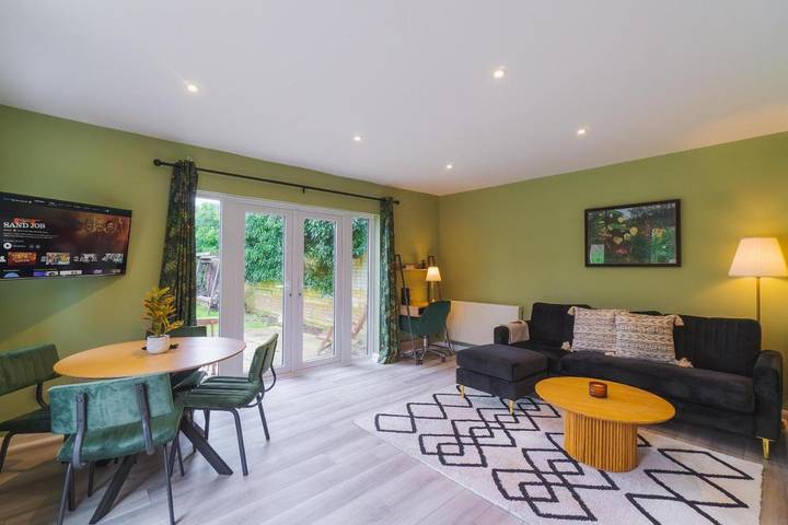 Location de vacances pour 16 personnes, avec vue ainsi que balcon et piscine, animaux acceptés à Windsor - 2