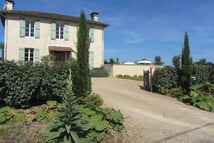 Location de vacances pour 10 personnes, avec Balcon et Jardin à Larée
