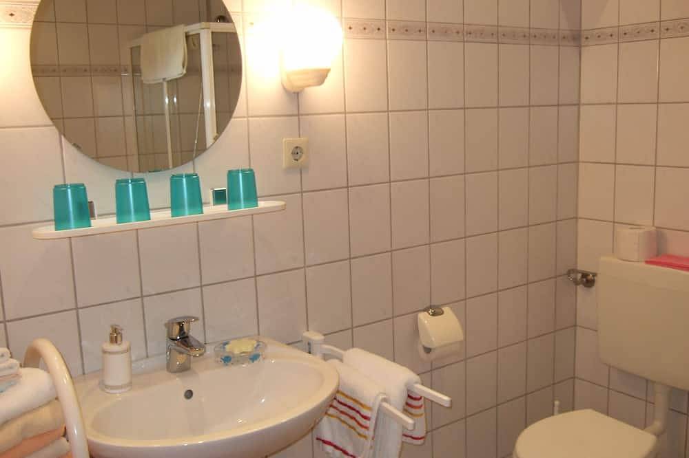 Ganze Wohnung, Ferienwohnung auf dem Ferienhof Nickelswarft 2 in Poppenbüll für 2-6 Personen in Poppenbüll, Eiderstedt