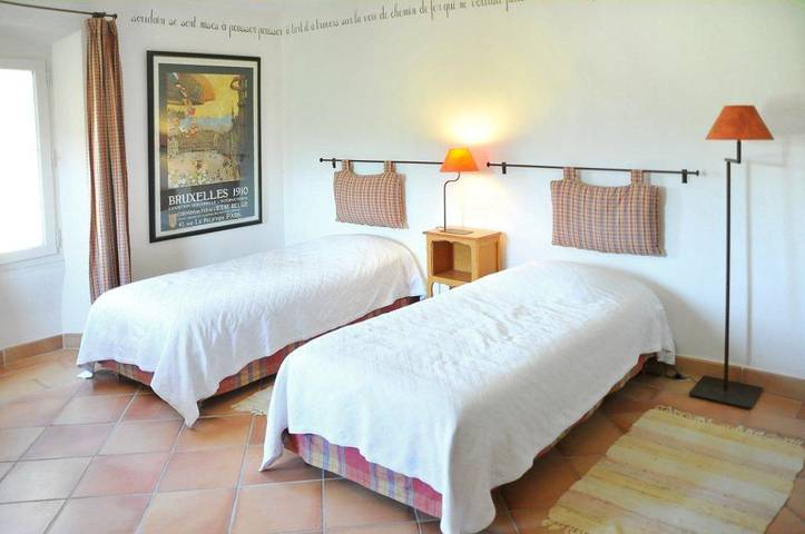 Gîte pour 4 personnes, avec jardin ainsi que balcon et piscine à Bras - 3